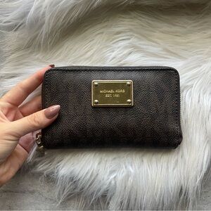 Michael Kors Jet Set Logo Wallet